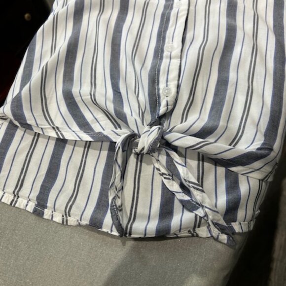 Closet Clearance Grey and White Button Down Long Sleeve Tie waist Shirt - Picture 5 of 11